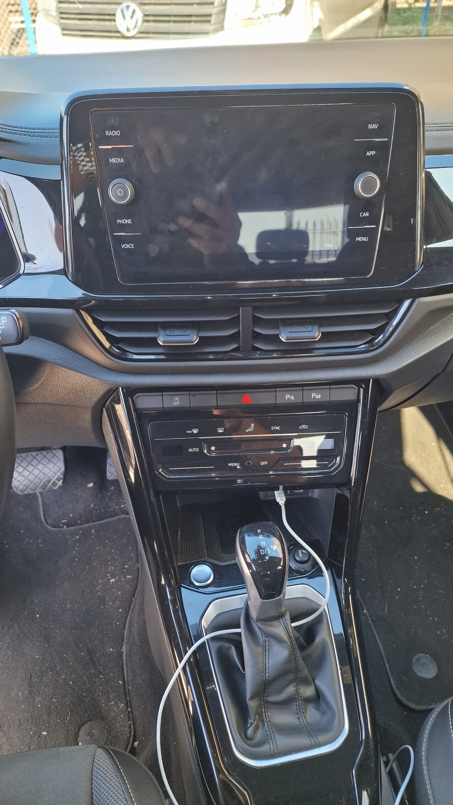 
								Volkswagen T-Roc 2022 full									