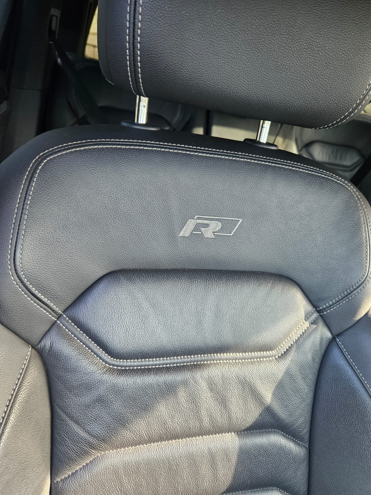 
								Volkswagen Touareg 2019 full									