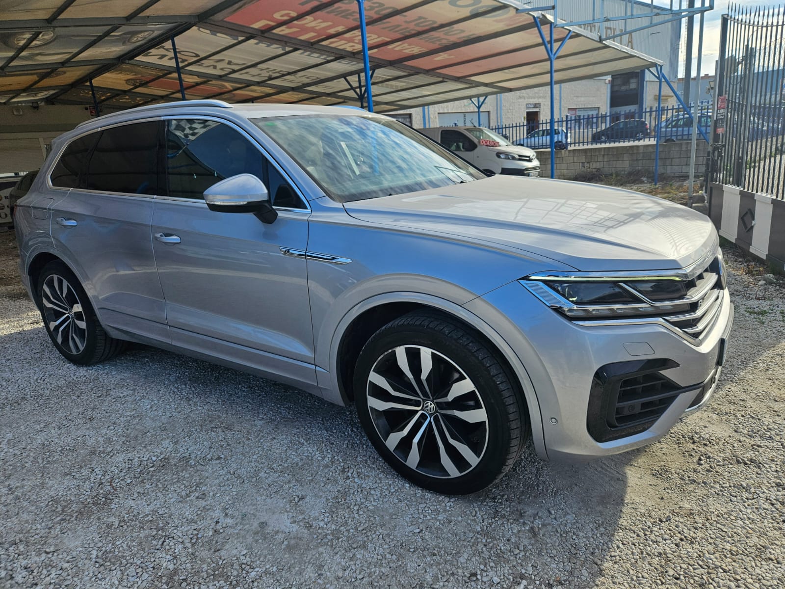
								Volkswagen Touareg 2019 full									